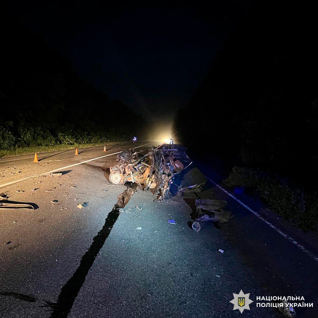 Загинув водій ВАЗа який вилетів на зустрічну смугу та зіткнувся із вантажівкою МАН: Новини Харкова